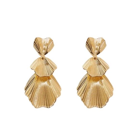 Zara Jewelry - Petal drop earrings in gold #503